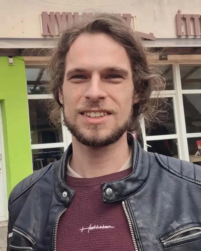 Varga Bence Benedek és édesapja lakatosmester munka közben